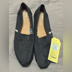 TOMS Women’s Classic Black Canvas Loafers NWT